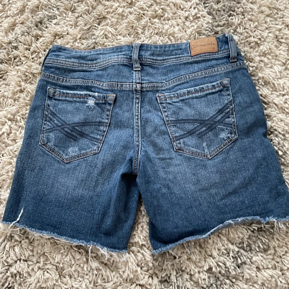 Aeropostale Boyfriend Denim Shorts Womens 00 Distressed Raw Hem Medium‎ Wash